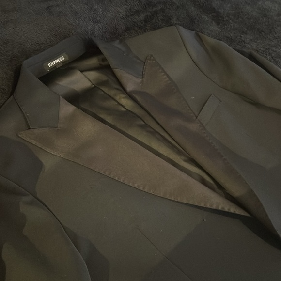 Express tuxedo suit with pants
Blazer is a 38R
pants are 30x32
Extra Slim - Picture 4 of 4